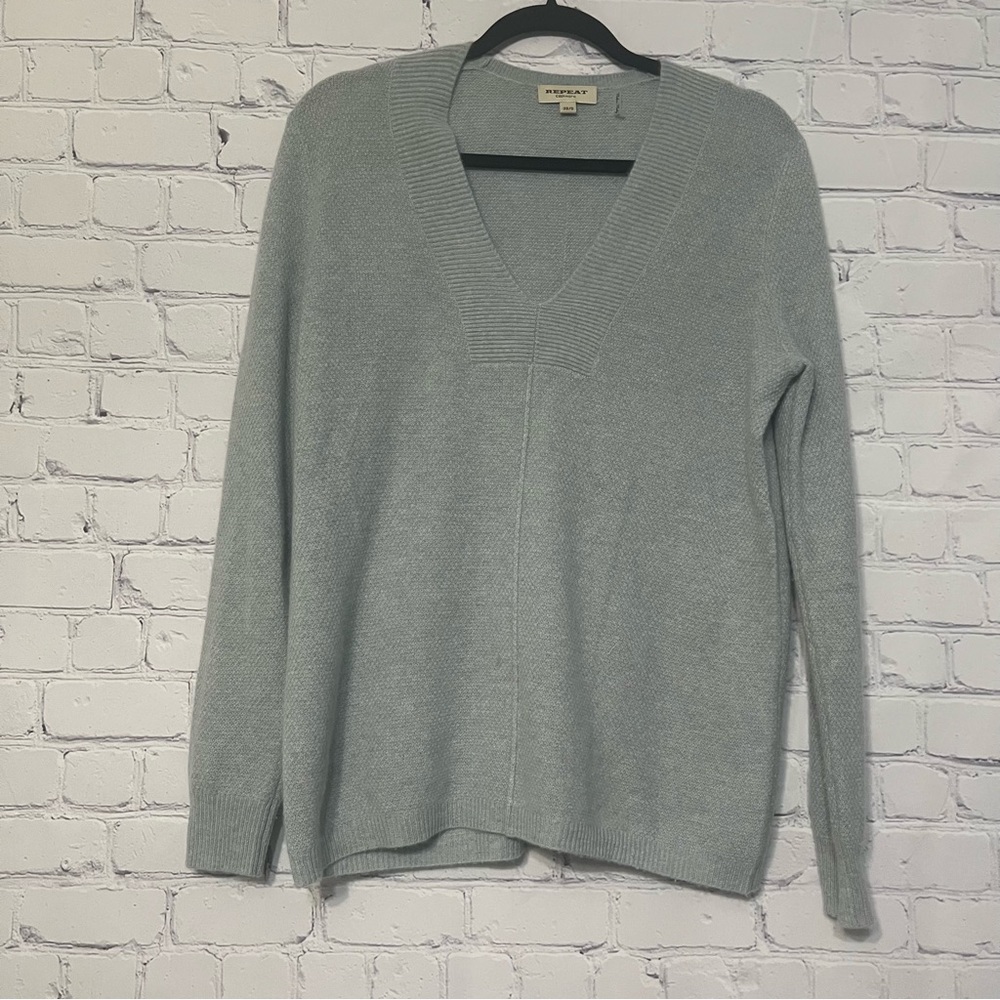 Repeat Cashmere V-Neck Sweater Size Small Gray